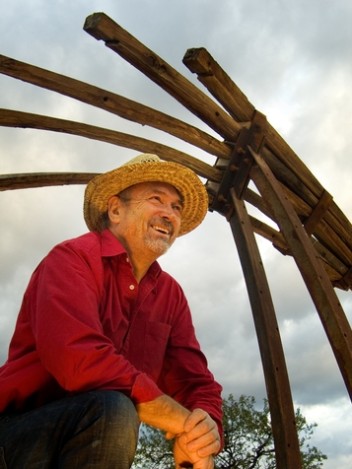 John Saunders sculpture English version